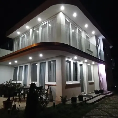 Roberto Apartment